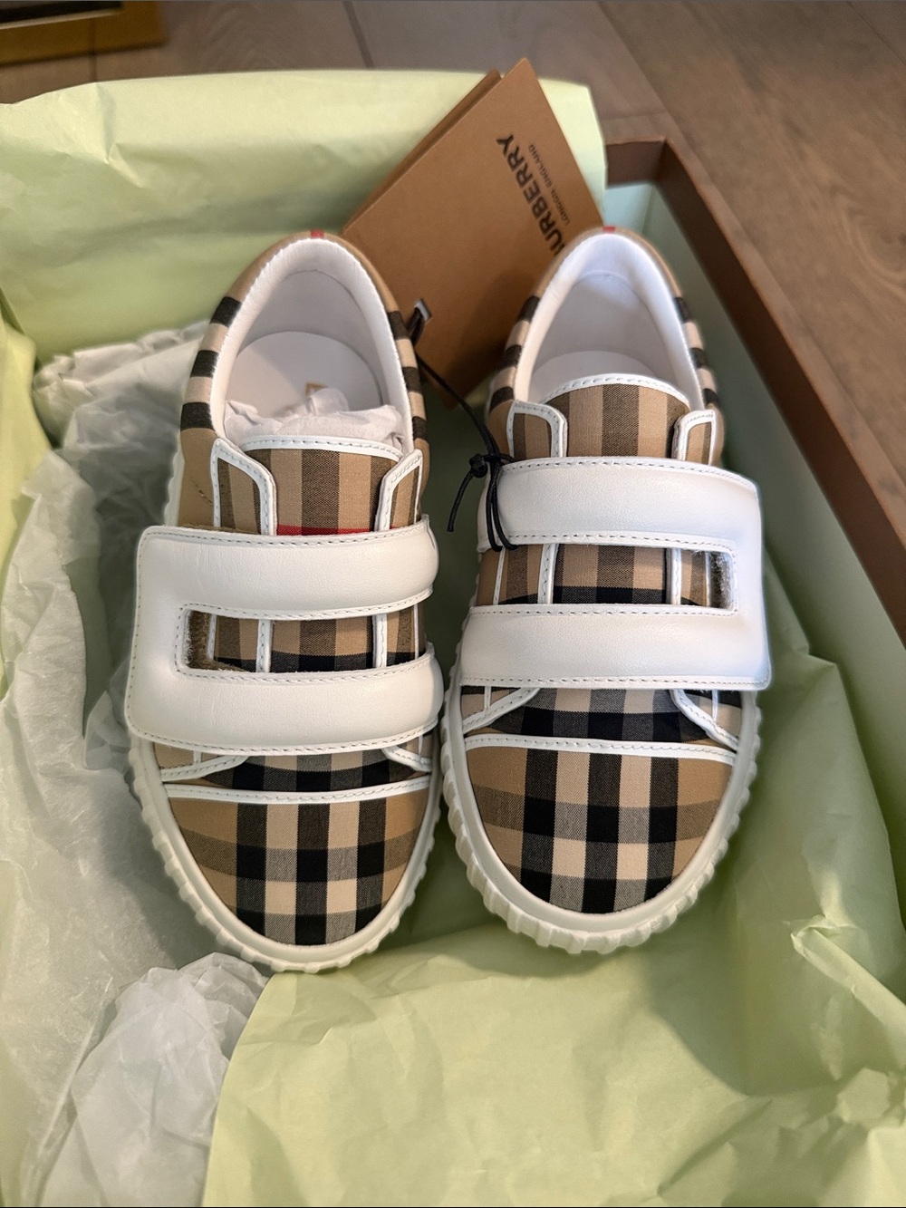 Burberry kids sneakers with white strap
